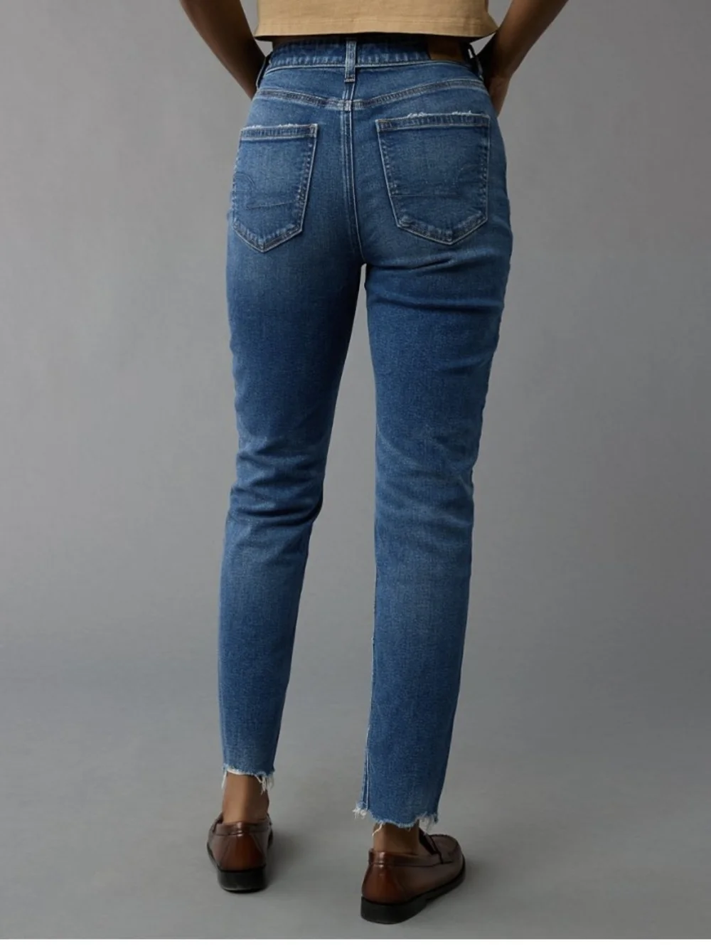 NWT American Eagle Super High-Rise Strigid Mom Jeans in size 12 Short - Picture 2 of 10